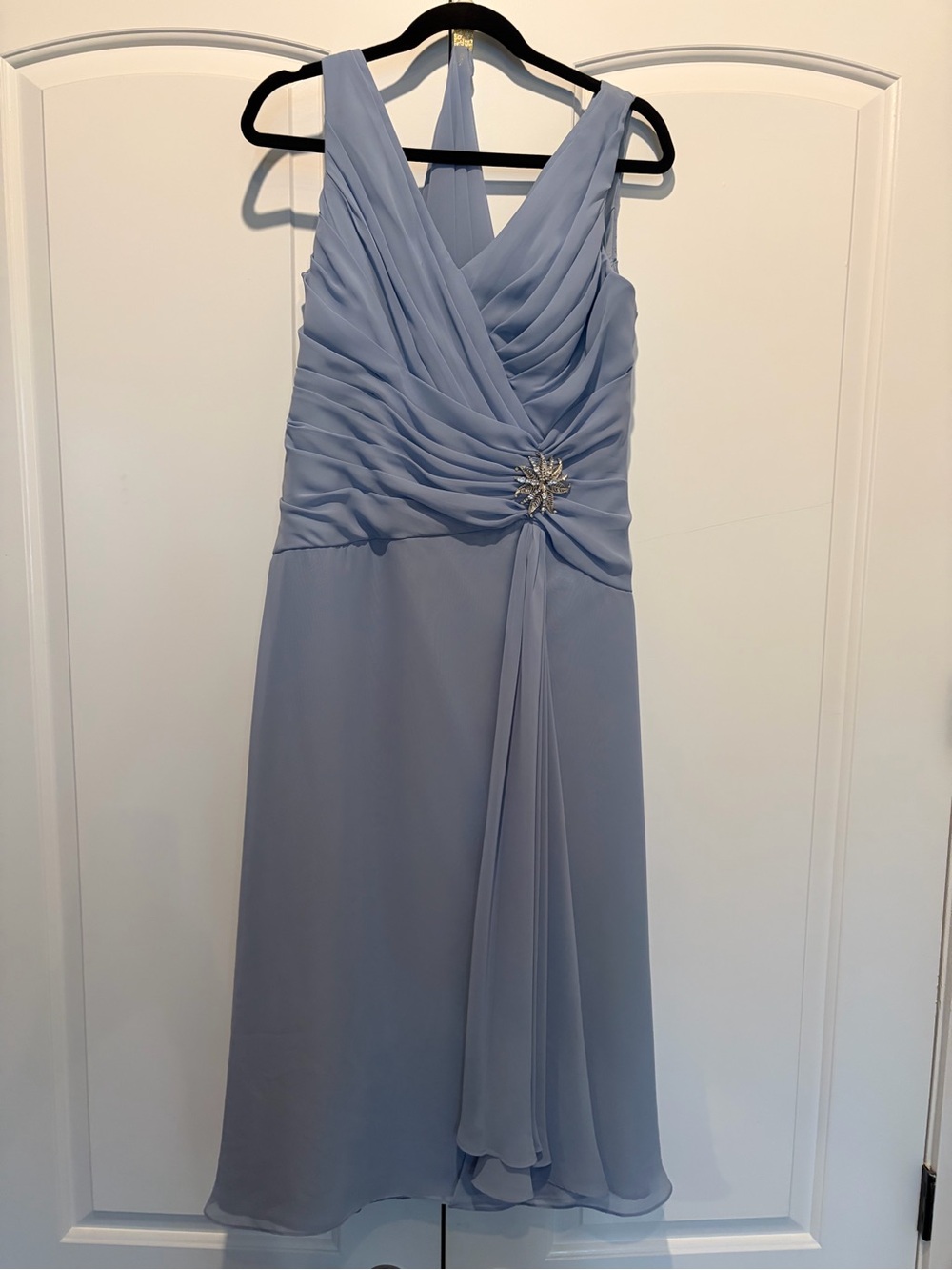 Forever Yours Elegant Light Blue Chiffon V-Neck Dress with Brooch